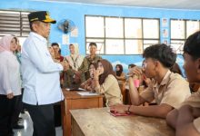 Gubernur Banten, Andra Soni di SMAN 15 Kabupaten Pandeglang. Foto: Biro Adpim Banten
