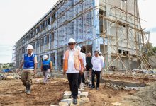 Gubernur Banten, Andra Soni meninjau pembangunan gedung SMAN 9 Kota Serang. Foto Biro Adpim Banten