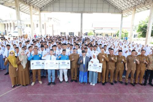 Kunjungan Gubernur Banten, Andra Soni ke SMK Taufiqiyyah Baros. Foto: Biro Adpim Banten