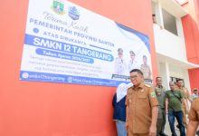 Gubernur Banten, Andra Soni di SMKN 12 yang dibangun tahun 2025. Foto Biro Adpim Banten