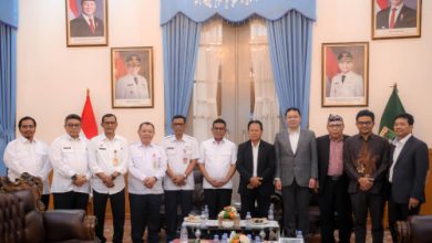 Gubernur Banten, Andra Soni bersama PT Solusindo Sampah Energi di Gedung Negara Banten. Foto Biro Adipm Banten