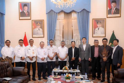 Gubernur Banten, Andra Soni bersama PT Solusindo Sampah Energi di Gedung Negara Banten. Foto Biro Adipm Banten