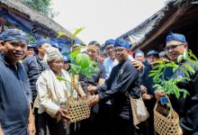 Gubernur Banten, Andra Soni acara HUT PUB ke-8 di Ciboleger, Baduy Luar. Foto Biro Adpim Banten