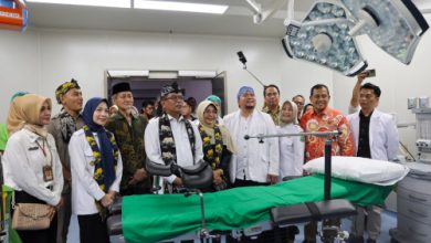 Gubernur Banten, Andra Soni meninjau fasilitas di salah satu RSUD. Foto Biro Adpim Banten