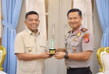 Gubernur Banten, Andra Soni bersama Kapolda Banten, Irjen Hendra Kurniawan. Foto Biro Adpim Pemprov Banten