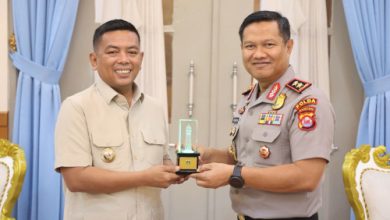 Gubernur Banten, Andra Soni bersama Kapolda Banten, Irjen Hendra Kurniawan. Foto Biro Adpim Pemprov Banten