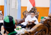 Gubernur Banten, Andra Soni dalam pertemuan dengan HMI se-Banten. Foto Biro Adpim Banten