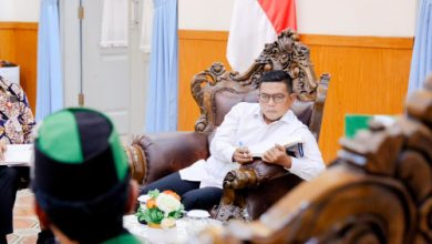 Gubernur Banten, Andra Soni dalam pertemuan dengan HMI se-Banten. Foto Biro Adpim Banten
