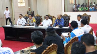 Gubernur Banten, Andra Soni dalam penetapan UMP dan UMK. Foto Biro Adpim Banten