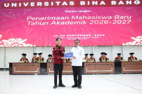 Gubernur Banten, Andra Soni di Kampung Uniba cipocok, Serang. Foto Biro Adpim Banten