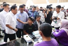 Gubernur Banten, Andra Soni bersama Wamenkes Benyamin Paulus Oktavianus di Tangerang. Foto Biro Adpim Banten