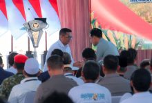 Gubernur Banten, Andra Soni saat bertemu Wapres RI, Gibran Rakabuming Raka. Foto: Biro Adpim Banten