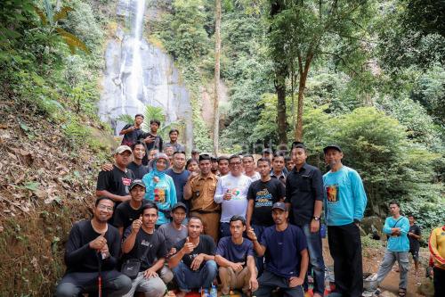 Gubernur Banten, Andra Soni di Kawasan Wisata Curug Cimanggu. Foto Biro Adpim Banten