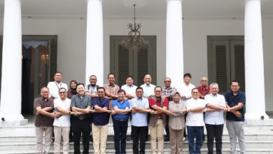 Gubernur Banten, Andra Soni bersama Yayasan SMK Mitra Industri MM2100. Foto Biro Adpim Banten