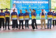 Gubernur Banten, Andra Soni di lapangan tenis Baladika Kopasus. Foto Biro Adpim Banten