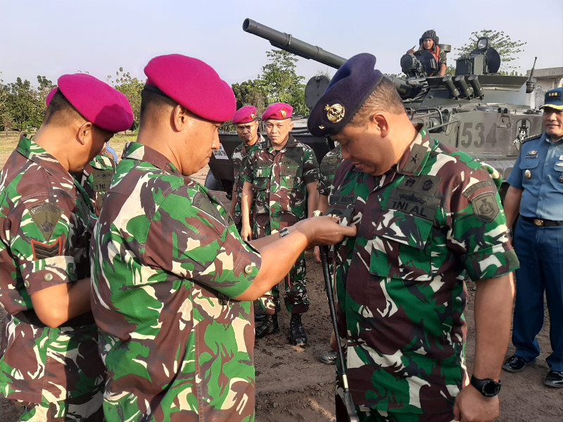 warga kehormatan kav 2 marinir TNI AL