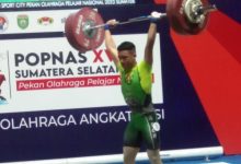 Angkat berat menymbang medali emas bagi Kontingen Banten. Foto: Biro Adpim Banten