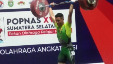 Angkat berat menymbang medali emas bagi Kontingen Banten. Foto: Biro Adpim Banten