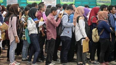 Antrean pengangguran yang tengah mencari kerja. Foto: Istimewa