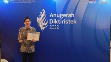 UPH Terima Anugerah Terbaik Merdeka Belajar Kampus Merdeka. Foto: Rilis UPH