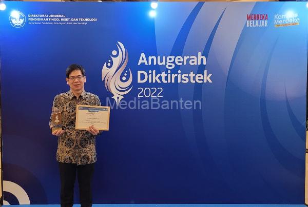 UPH Terima Anugerah Terbaik Merdeka Belajar Kampus Merdeka. Foto: Rilis UPH