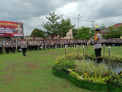 Apel pengamanan di TPS Pilkada Kabupaten Serang. Foto: Yono