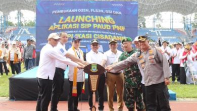 Wali Kota Tangerang, Sachrudin melucnurkan aplikasi Cisadane. Foto Web Pemkot Tangerang