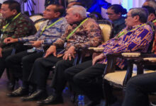 Para kepala daerah menonton arahan Presiden RI soal BPDLH. Foto: Biro Adpim Banten