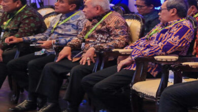 Para kepala daerah menonton arahan Presiden RI soal BPDLH. Foto: Biro Adpim Banten