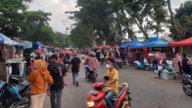 Area Stadion Maulana Yusuf Kota Serang ramai bak pasar kaget. Foto: Adam Maulana
