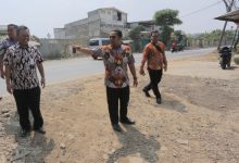 Walikota Tangerang, Arief R Wismansyah tinjau pembangunan looping Rawa Bokor. Foto: Diskominfo Kota Tangerang