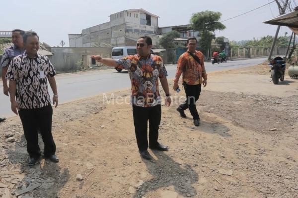 Walikota Tangerang, Arief R Wismansyah tinjau pembangunan looping Rawa Bokor. Foto: Diskominfo Kota Tangerang
