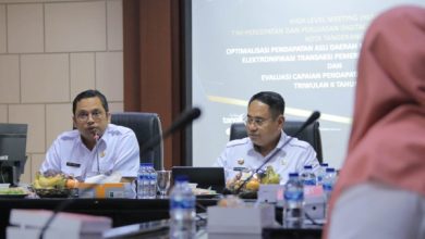 Walikota Tangerang, Arief R Wismansyah pimpin rapat percepatan pembayarna digital. Foto: Diskominfo Kota Tangerang
