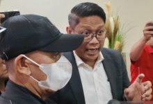 Arsin, Kades Kohod didampingi pengacaranya, Yanuar. Foto: Antara