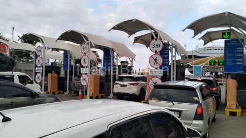 Arus kendaraan di Pelabuhan Merak yang semakin meningkat. Foto: Daeng Yusvin