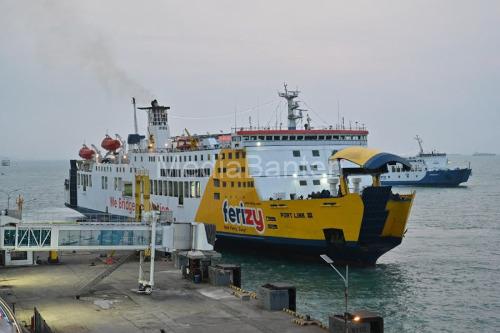 kapal fery di Pelabuhan Penyebeerangan Merak. Foto Antara