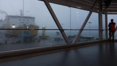 Cuaca ekstrem yang menimpa Pelabuhan Merak - Bakauhuni. Foto Daeng Yusvin