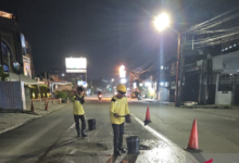 Perbaikan jalan rusak di jalur arus mudik di Kota Tangerang. Foto Antara