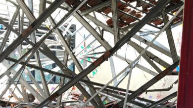 Atap gedung SDN Kedaung Dalam 2 Kabupaten Tangerang ambruk. Foto: Antara