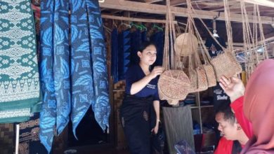 UMKM Baduy dengan produk kerajinannya. Foto Antara