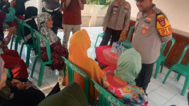 Kapolres Serang, AKBP Condro Sasongko ke Kampung Cisait. Foto: Yono