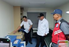 Bambang Haryo Soeartono, Komisi VII DPR mencek ruangan di kapal penyeberangan. Foto Antara