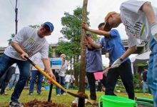 Penanaman 1 juta pohon di Bandar oleh PT Angkasa Pura. Foto: Antara