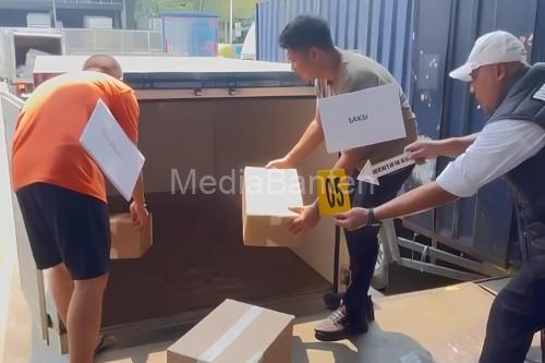 Pencurian barang eskpor di kawasan Kargo Bandra Soetta. Foto Antara