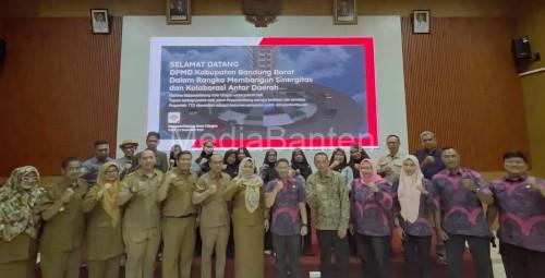 Rombongan DPMD Kabupaten Bandung Barat melakukan studi kooperatif ke Cilegon. Foto Daeng Yusvin