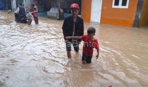 Bencana banjir terjadi di Baros, meredam 33 rumah. Foto Antara