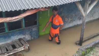 Rumah di Kosambo Ronyok, Kabupaten Serang terendam banjir. Foto: LKBN Antara