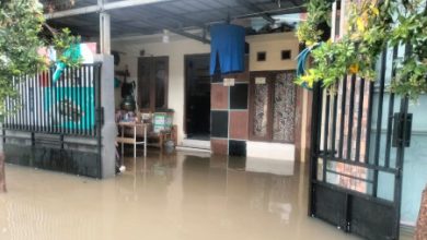 Salah satu rumah terrendam banjir di Kabupaten Tangerang. Foto: LKBN Antara