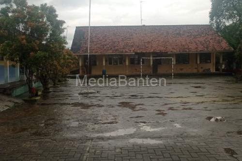 Salah satu gedung SDN di Lebak yang dilanda banjir. Foto Antara