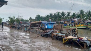 Banjir rob di Kelurahan Banten. Foto: Antara